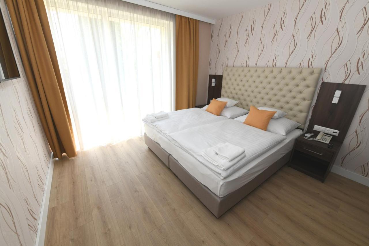 Jade Hotel-Ezuesthid Hotel Veszprém Zewnętrze zdjęcie