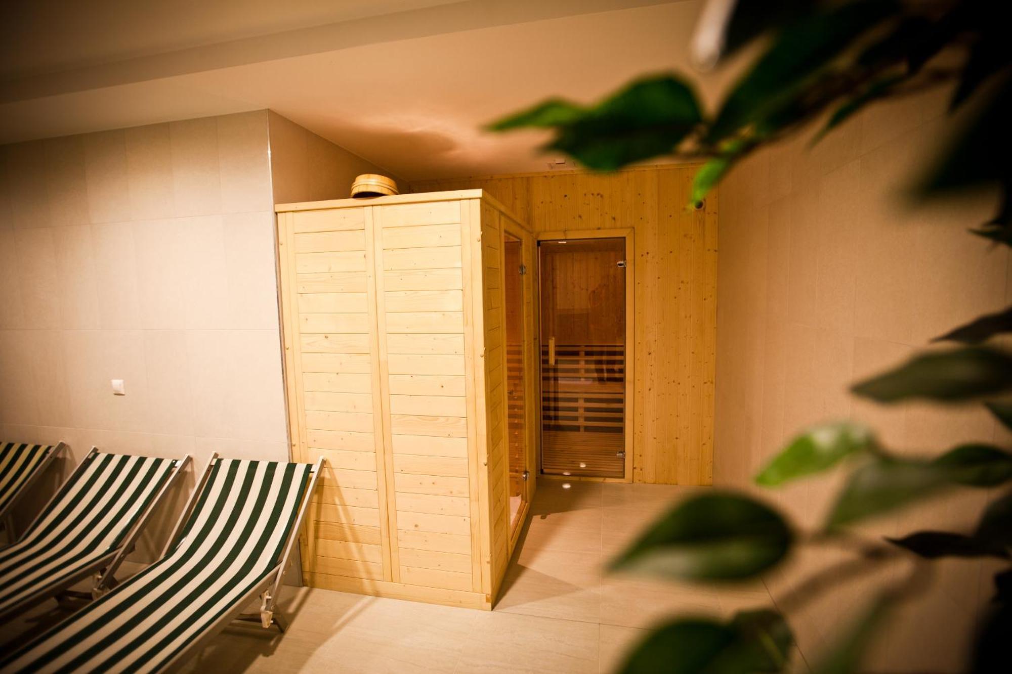 Jade Hotel-Ezuesthid Hotel Veszprém Zewnętrze zdjęcie