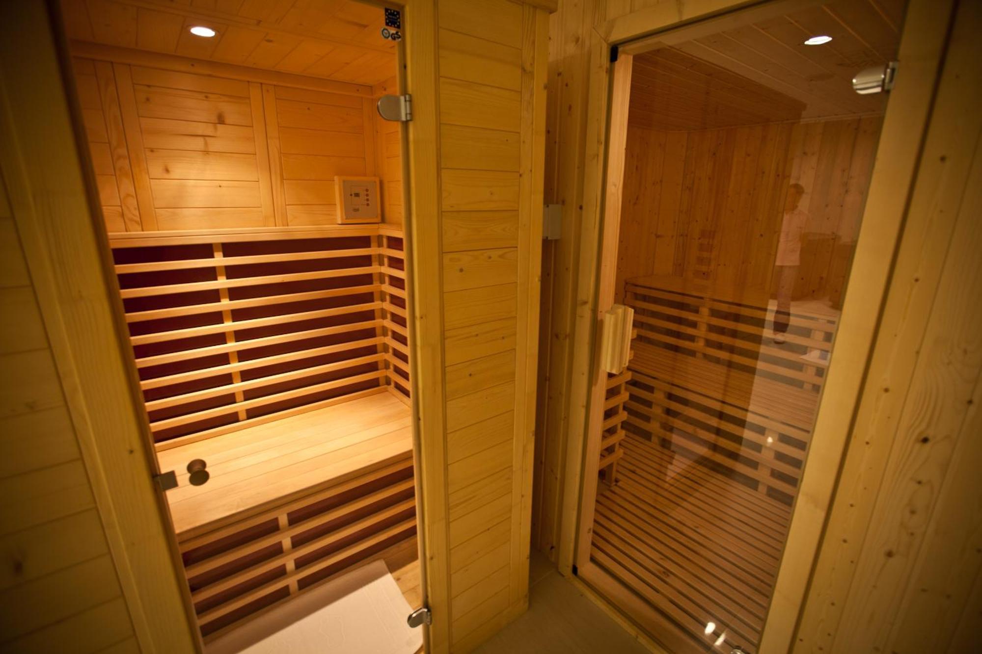 Jade Hotel-Ezuesthid Hotel Veszprém Zewnętrze zdjęcie