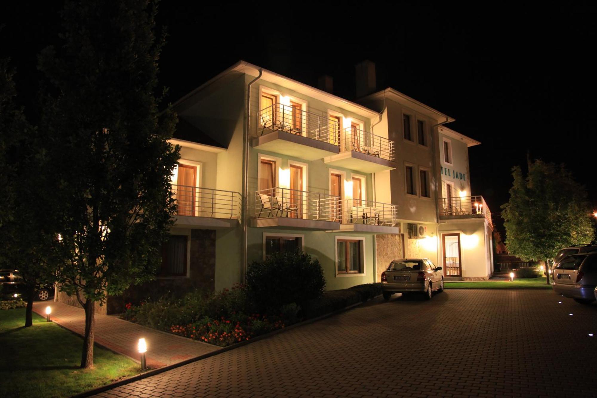 Jade Hotel-Ezuesthid Hotel Veszprém Zewnętrze zdjęcie