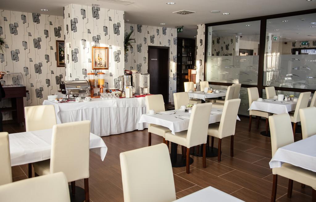 Jade Hotel-Ezuesthid Hotel Veszprém Zewnętrze zdjęcie