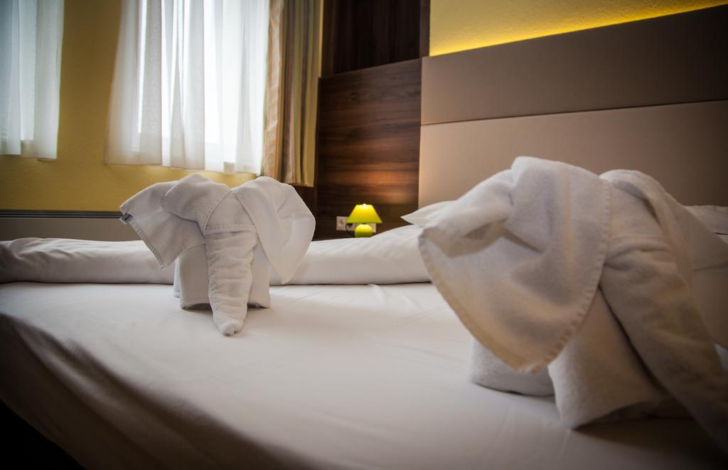 Jade Hotel-Ezuesthid Hotel Veszprém Zewnętrze zdjęcie