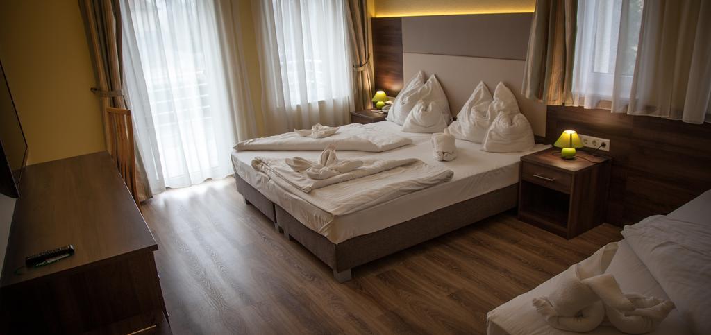 Jade Hotel-Ezuesthid Hotel Veszprém Zewnętrze zdjęcie