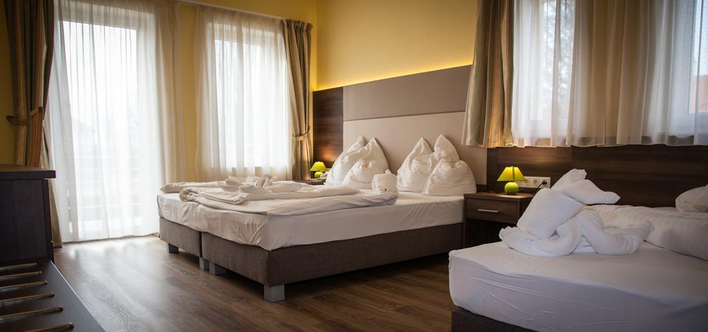 Jade Hotel-Ezuesthid Hotel Veszprém Zewnętrze zdjęcie