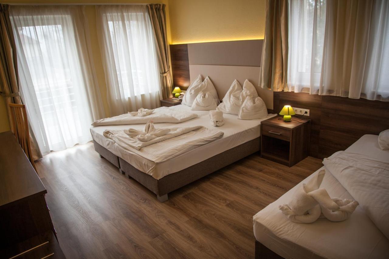 Jade Hotel-Ezuesthid Hotel Veszprém Zewnętrze zdjęcie