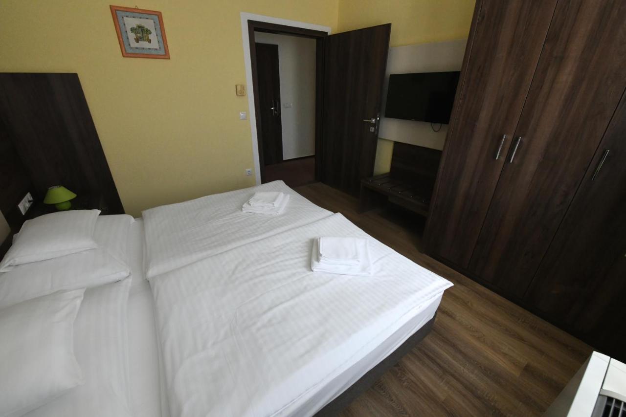 Jade Hotel-Ezuesthid Hotel Veszprém Zewnętrze zdjęcie