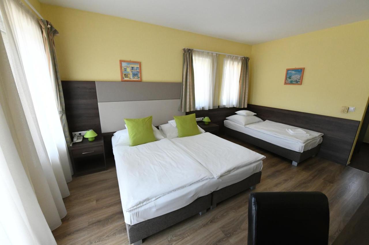 Jade Hotel-Ezuesthid Hotel Veszprém Zewnętrze zdjęcie