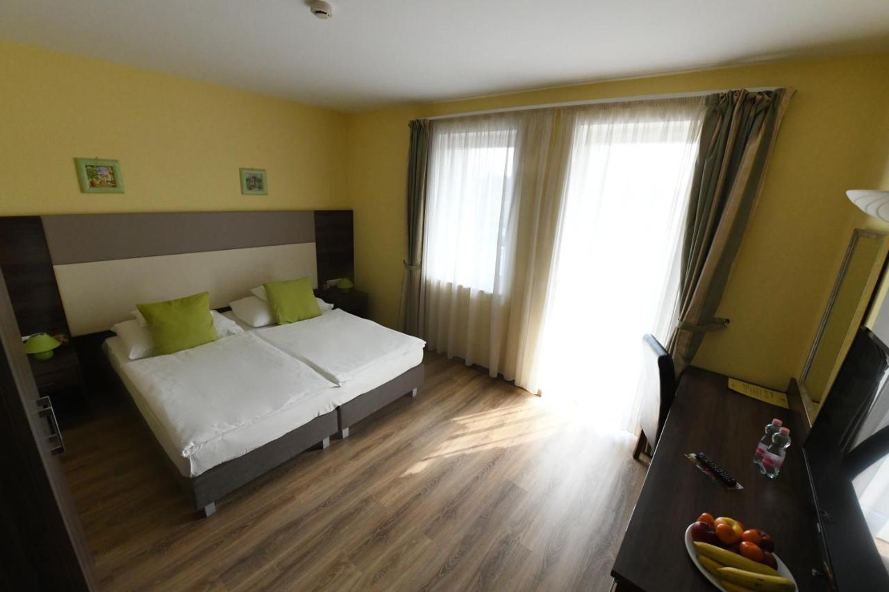 Jade Hotel-Ezuesthid Hotel Veszprém Zewnętrze zdjęcie
