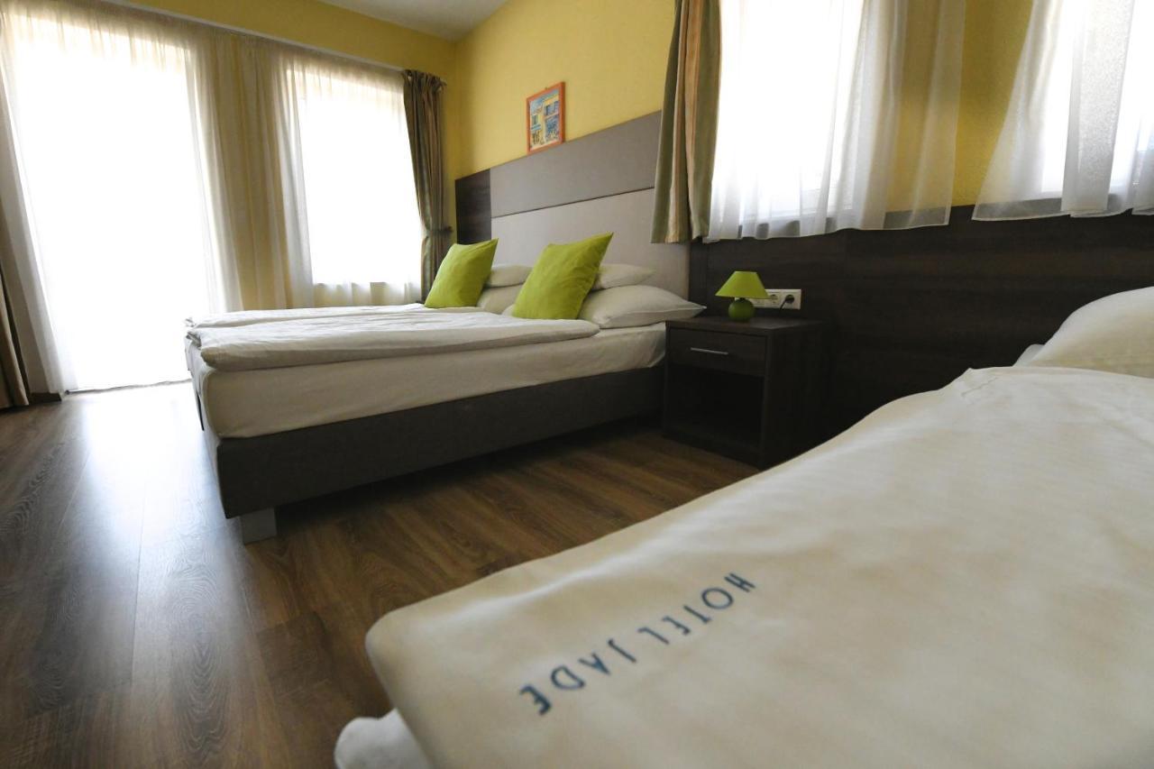 Jade Hotel-Ezuesthid Hotel Veszprém Zewnętrze zdjęcie