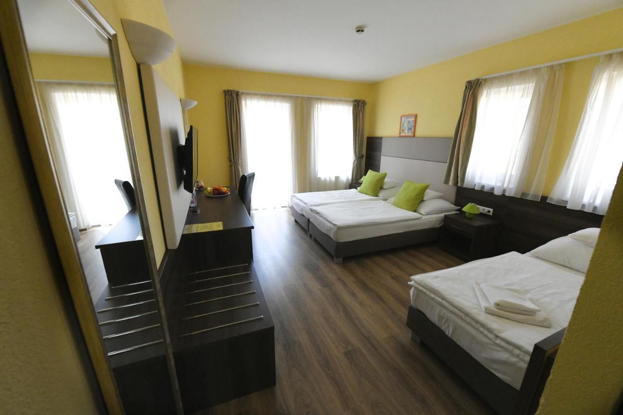 Jade Hotel-Ezuesthid Hotel Veszprém Zewnętrze zdjęcie