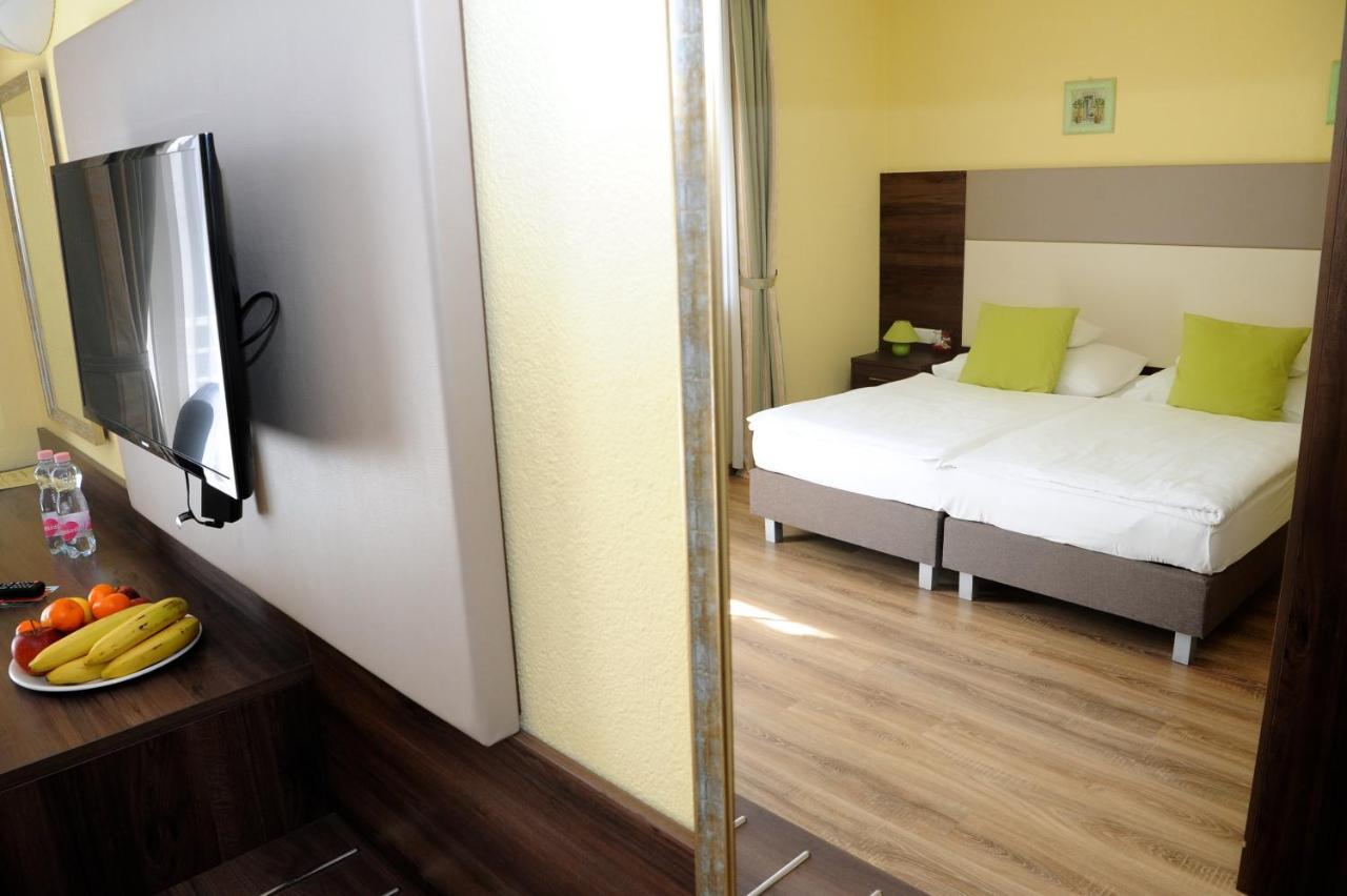 Jade Hotel-Ezuesthid Hotel Veszprém Zewnętrze zdjęcie