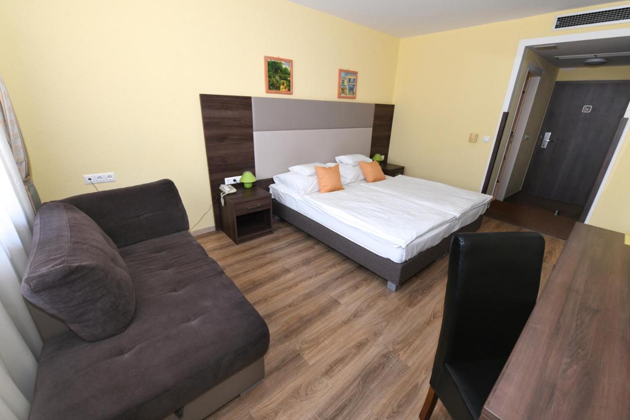 Jade Hotel-Ezuesthid Hotel Veszprém Zewnętrze zdjęcie