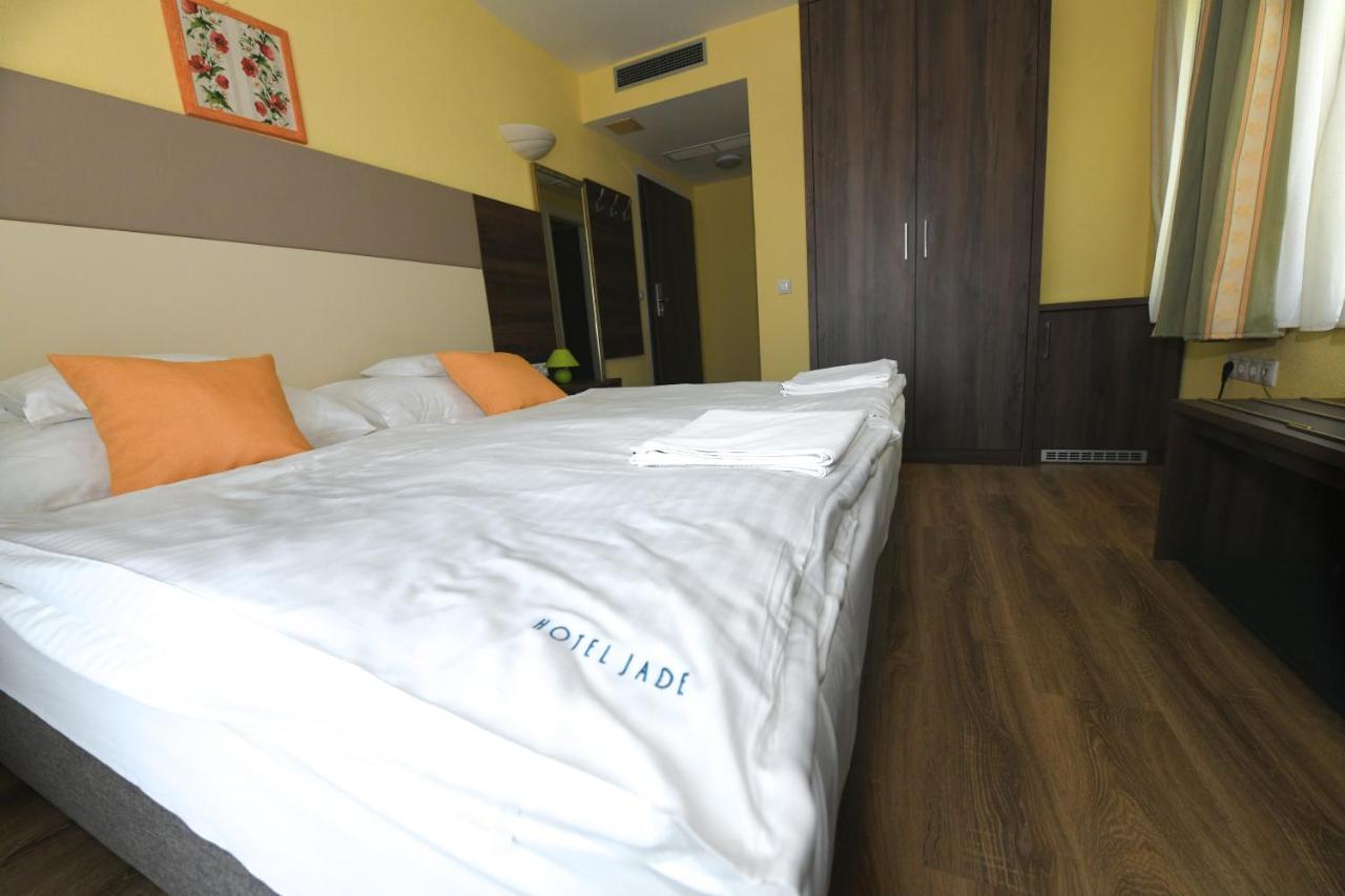 Jade Hotel-Ezuesthid Hotel Veszprém Zewnętrze zdjęcie